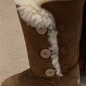 Girls UGG size 2 Bailey boots